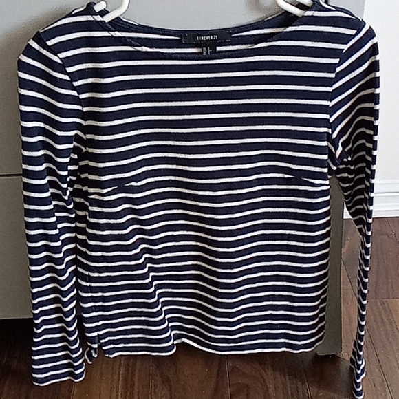 Forever 21 100% cutton top long sleeves - Picture 1 of 3